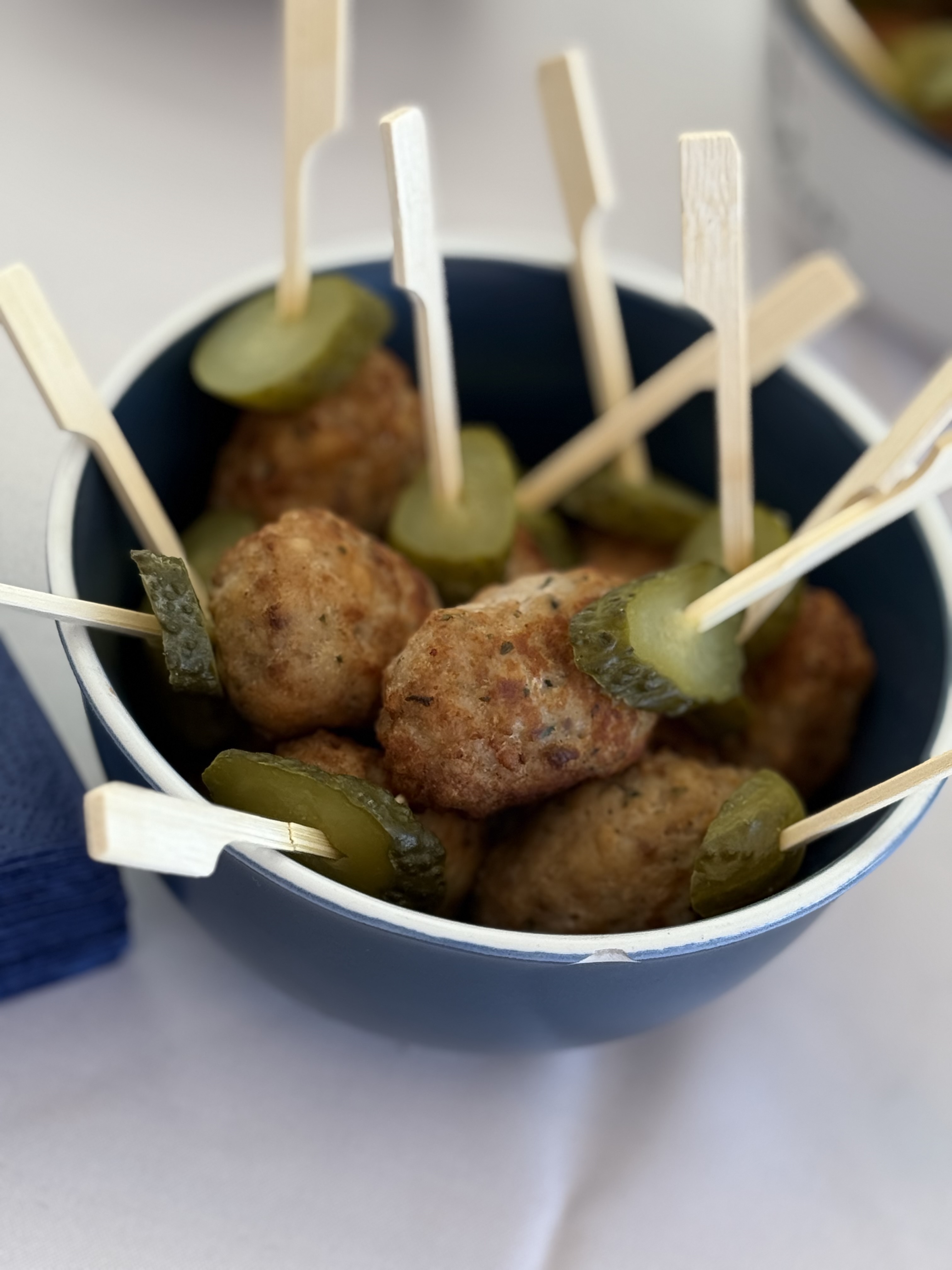 Herzhafte Frikadellen-Spiesse