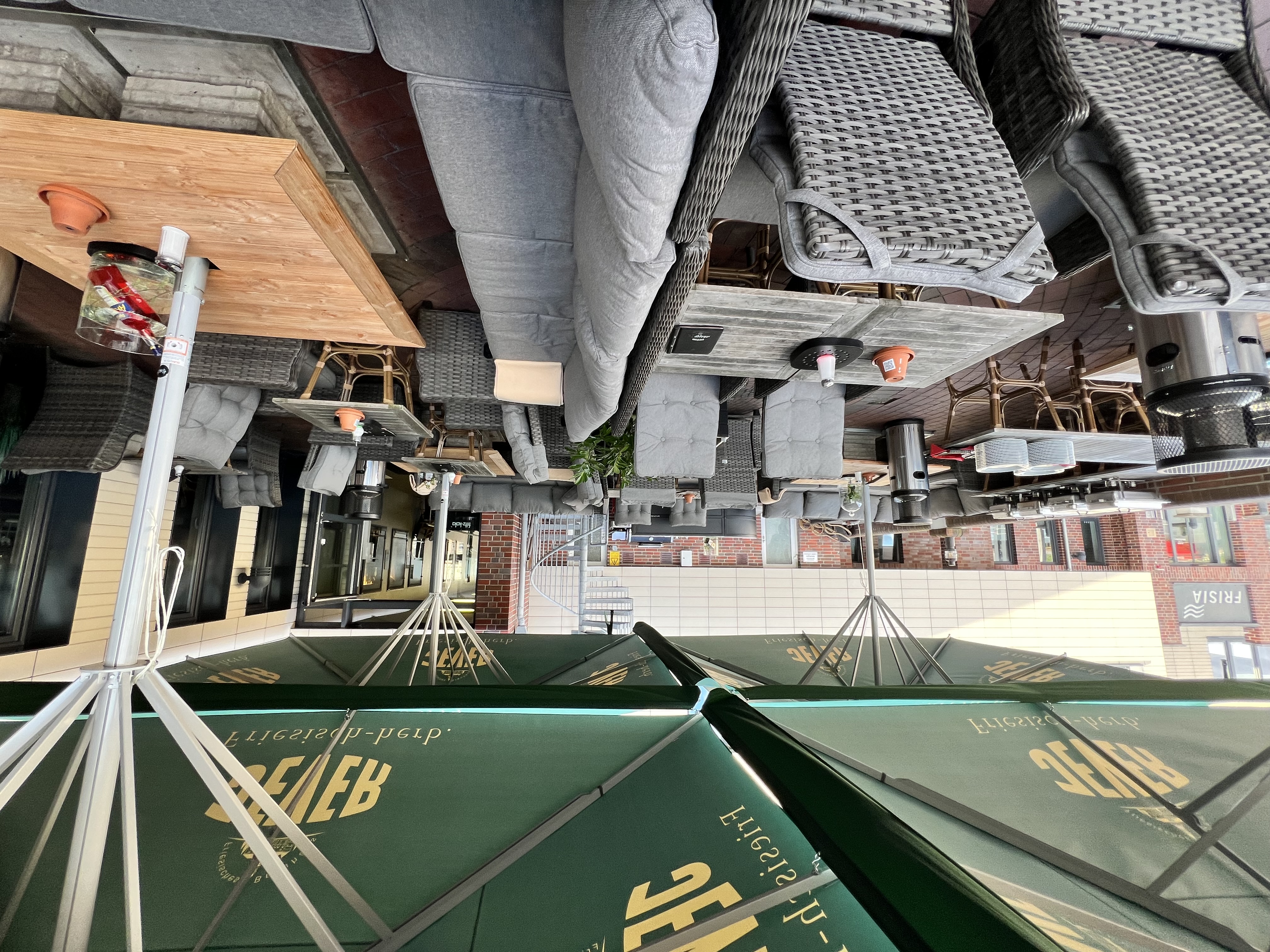 Gemuetliche Lounge auf der Terrasse